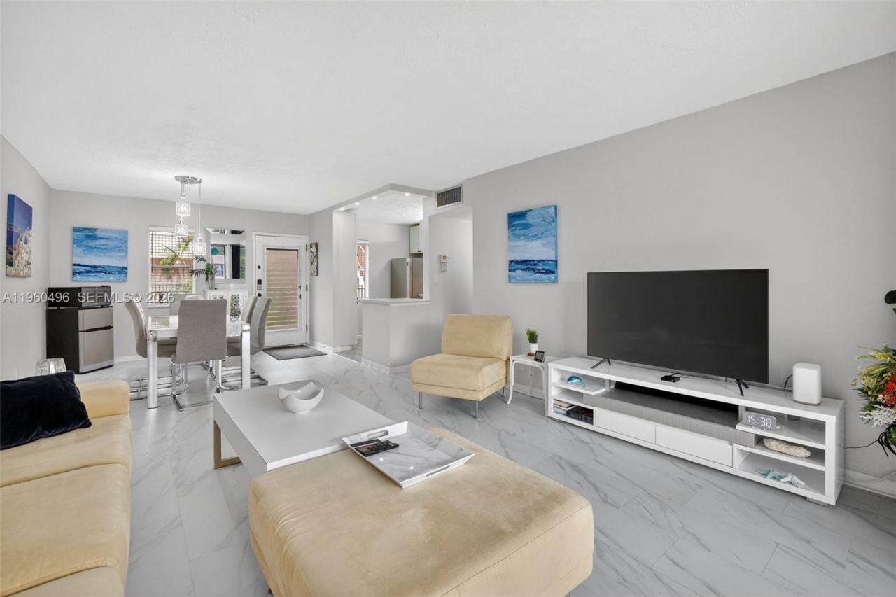 2801 Somerset Dr , Unit 205, Lauderdale Lakes, FL 33311 Photo