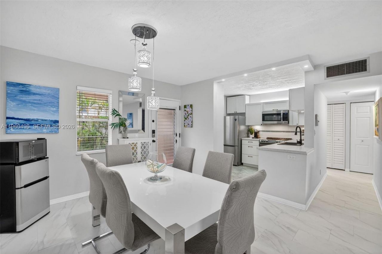 2801 Somerset Dr , Unit 205, Lauderdale Lakes, FL 33311 Photo