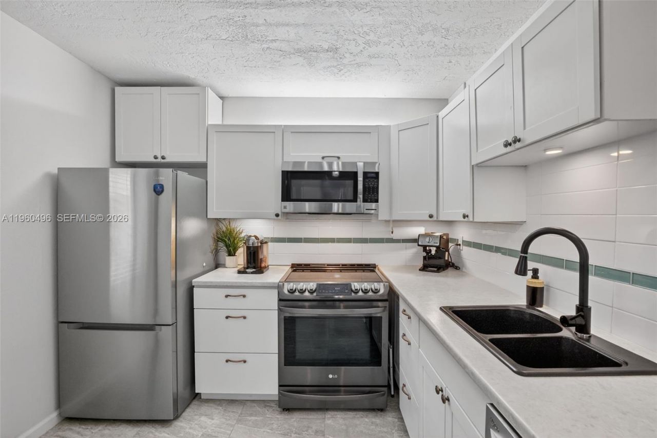 2801 Somerset Dr , Unit 205, Lauderdale Lakes, FL 33311 Photo