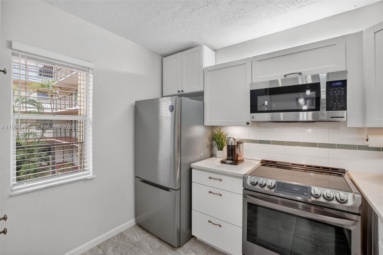 2801 Somerset Dr , Unit 205, Lauderdale Lakes, FL 33311 Photo