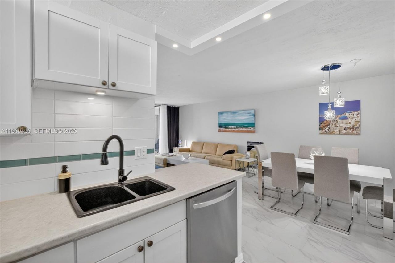 2801 Somerset Dr , Unit 205, Lauderdale Lakes, FL 33311 Photo