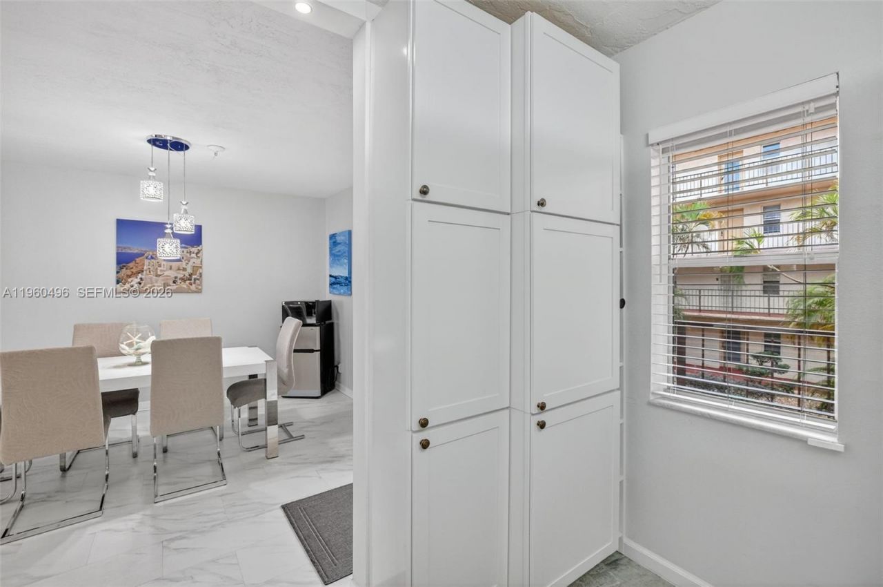 2801 Somerset Dr , Unit 205, Lauderdale Lakes, FL 33311 Photo