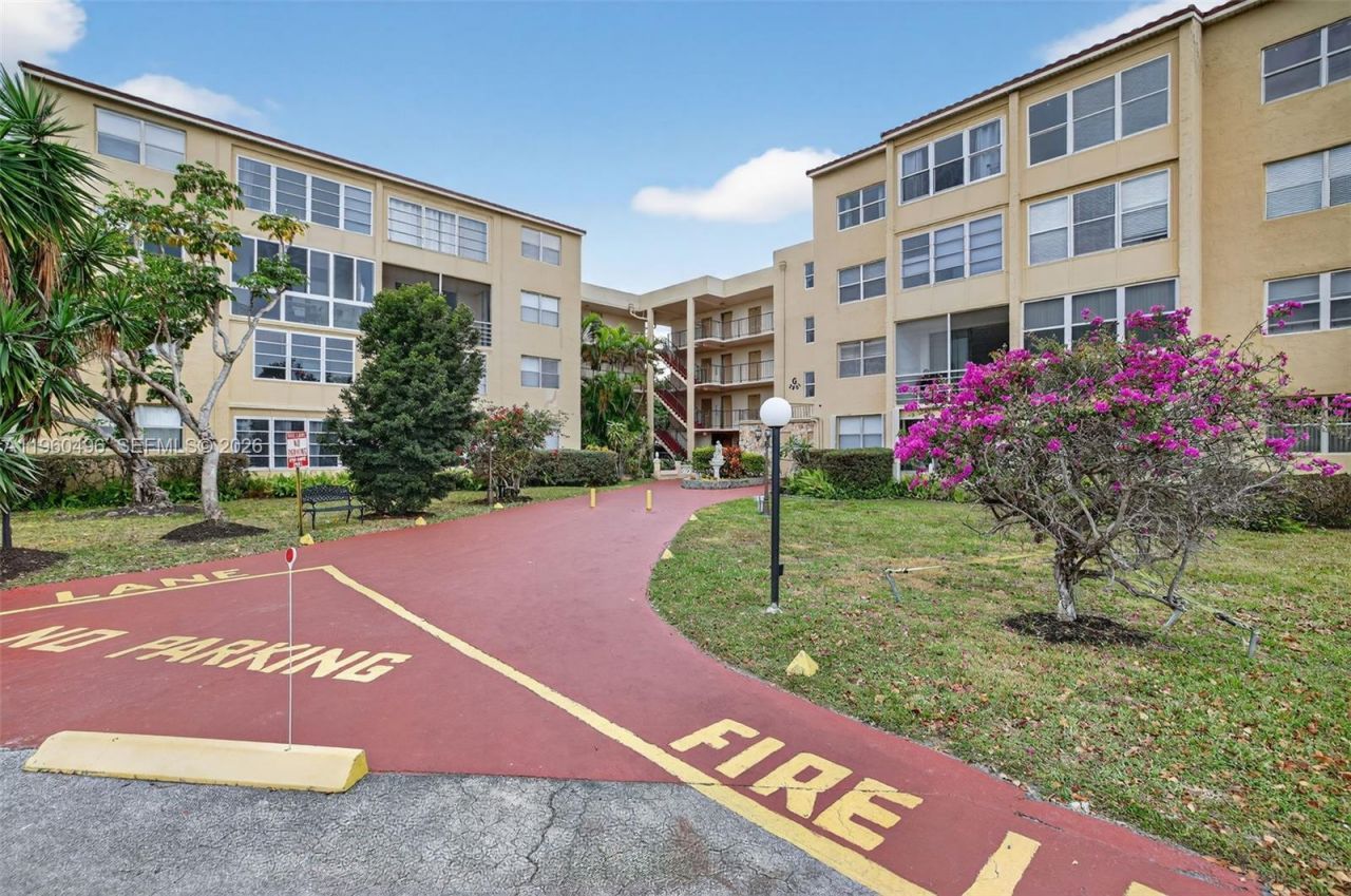 2801 Somerset Dr , Unit 205, Lauderdale Lakes, FL 33311 Photo