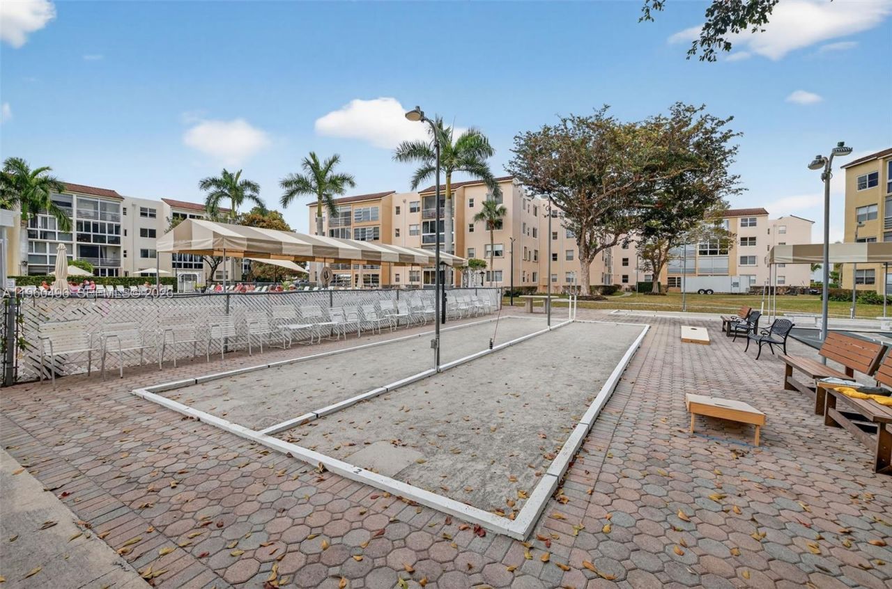 2801 Somerset Dr , Unit 205, Lauderdale Lakes, FL 33311 Photo