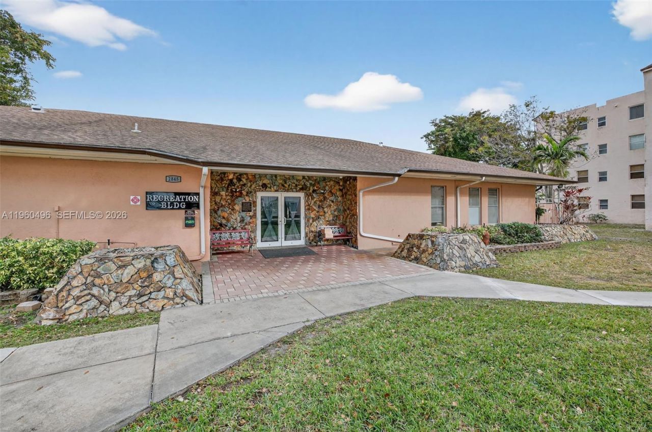 2801 Somerset Dr , Unit 205, Lauderdale Lakes, FL 33311 Photo