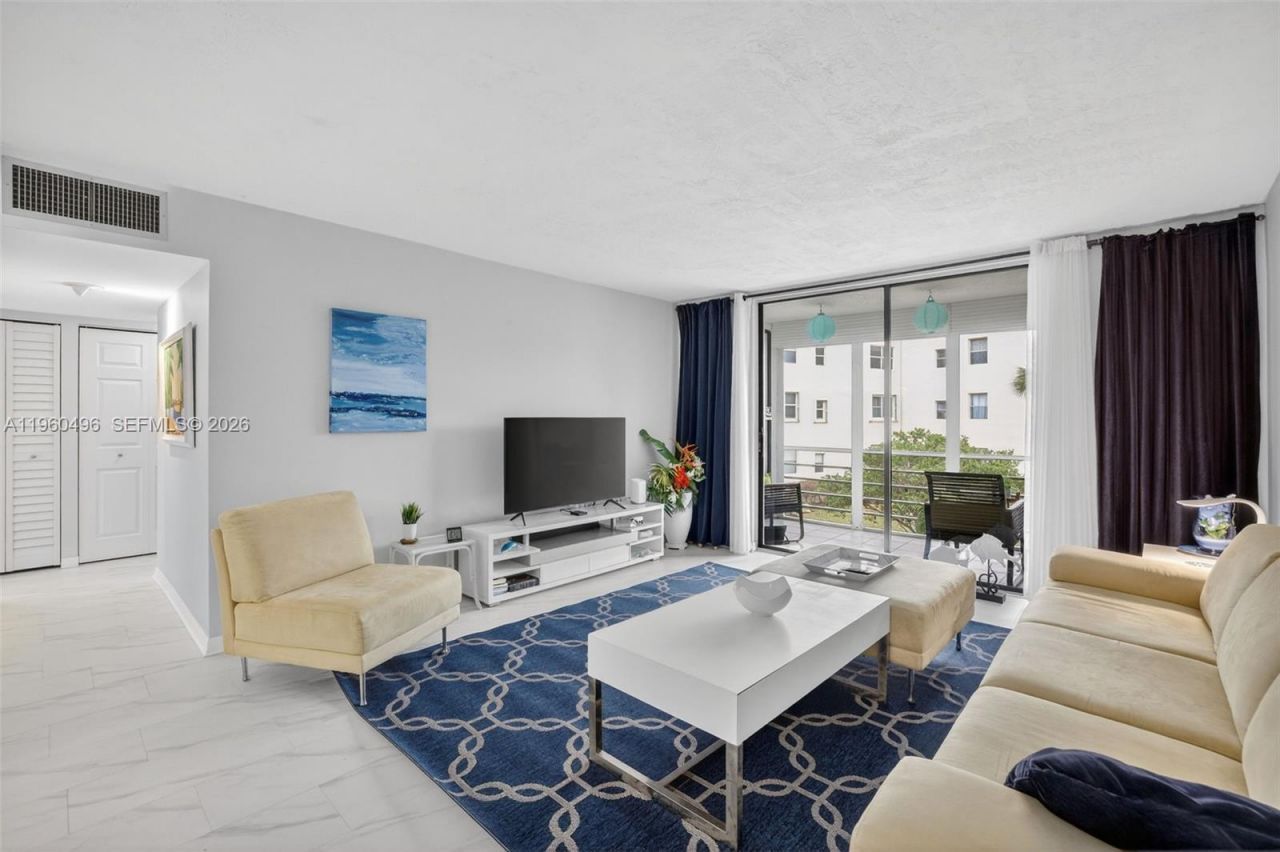 2801 Somerset Dr , Unit 205, Lauderdale Lakes, FL 33311 Photo