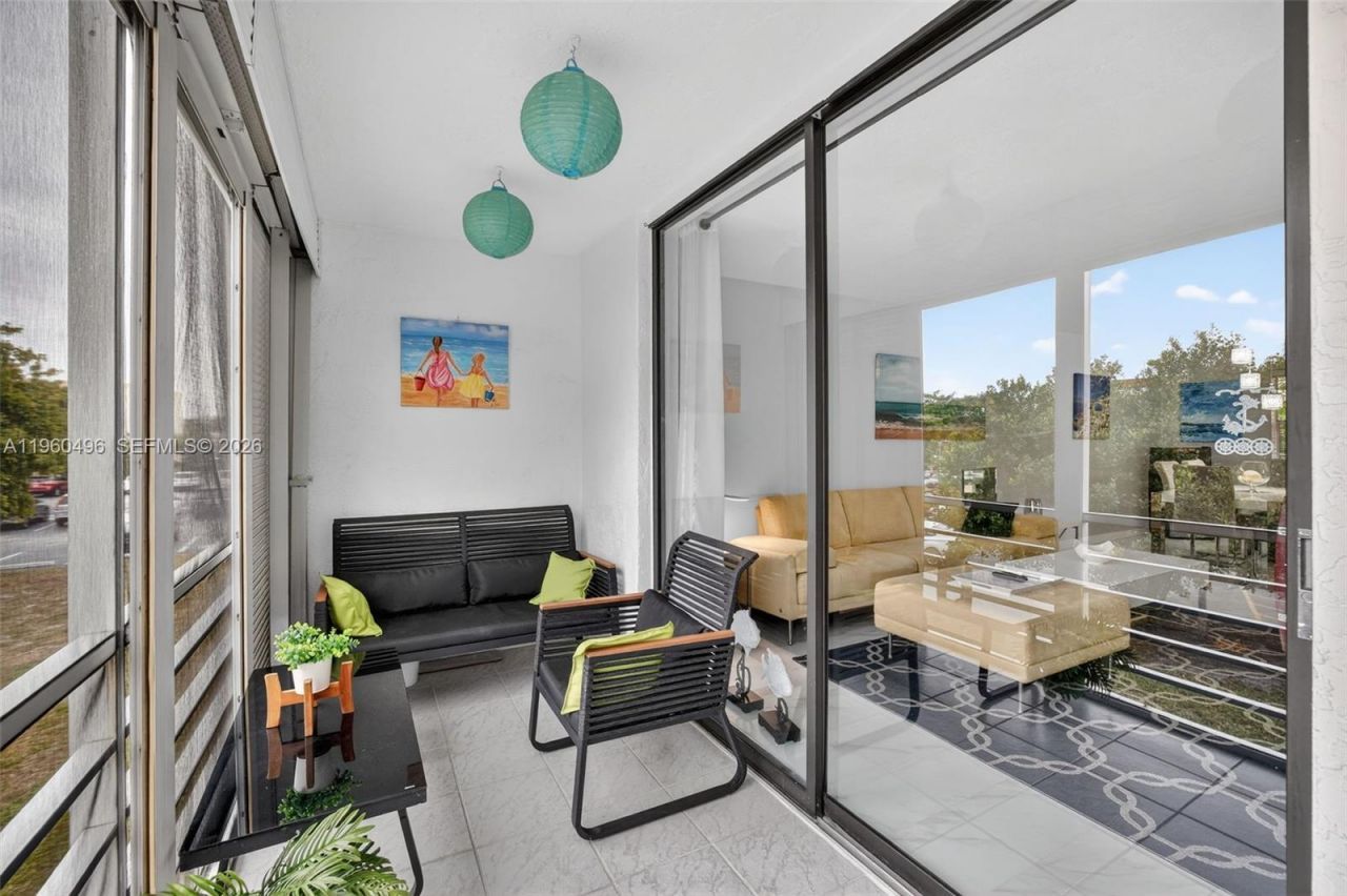 2801 Somerset Dr , Unit 205, Lauderdale Lakes, FL 33311 Photo