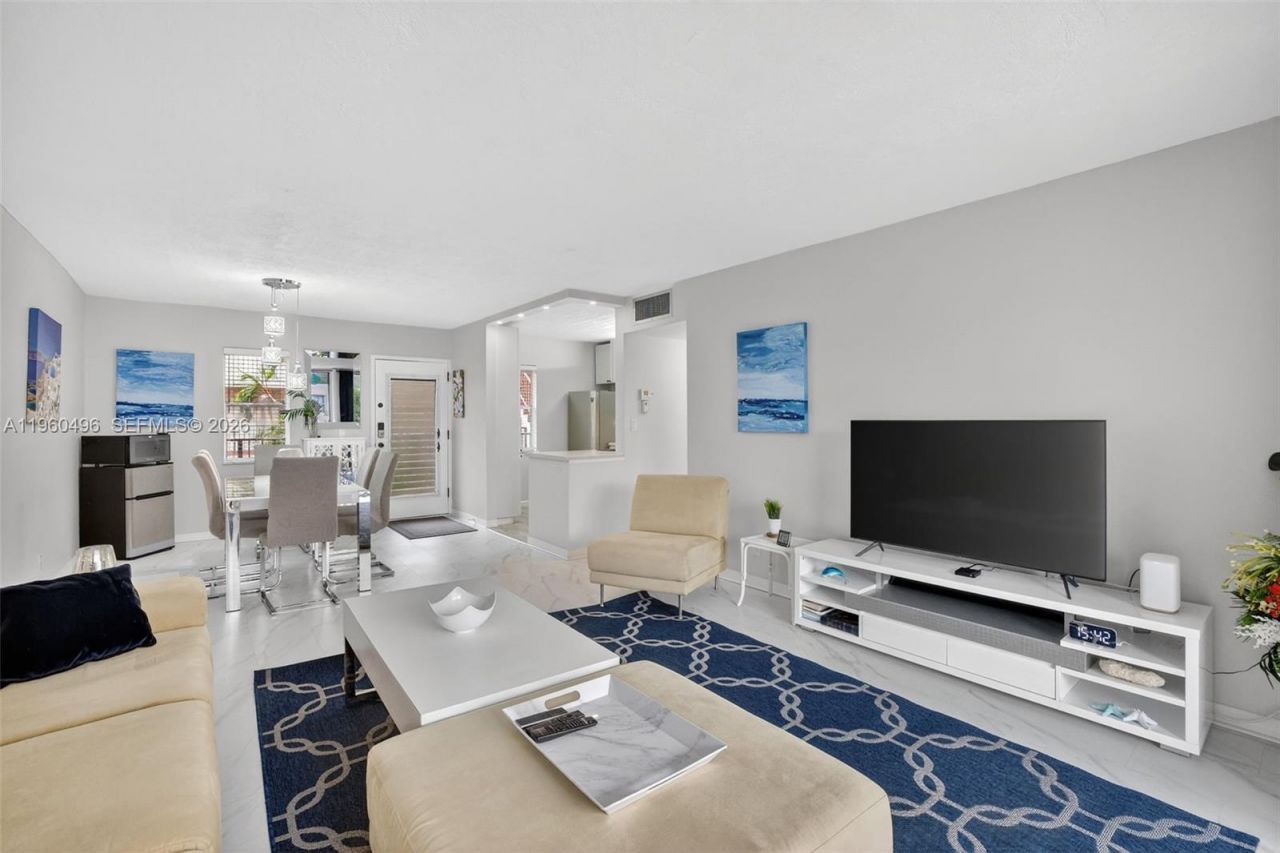 2801 Somerset Dr , Unit 205, Lauderdale Lakes, FL 33311 Photo