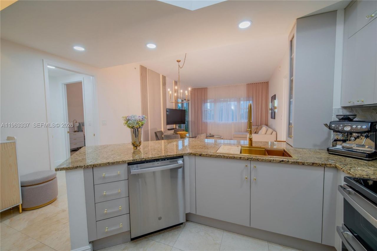 20000 E Country Club Dr, Unit 409, Aventura, FL 33180 Photo