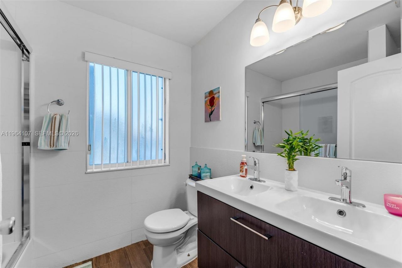 17501 SW 140th Ct, Miami, FL 33177 Photo