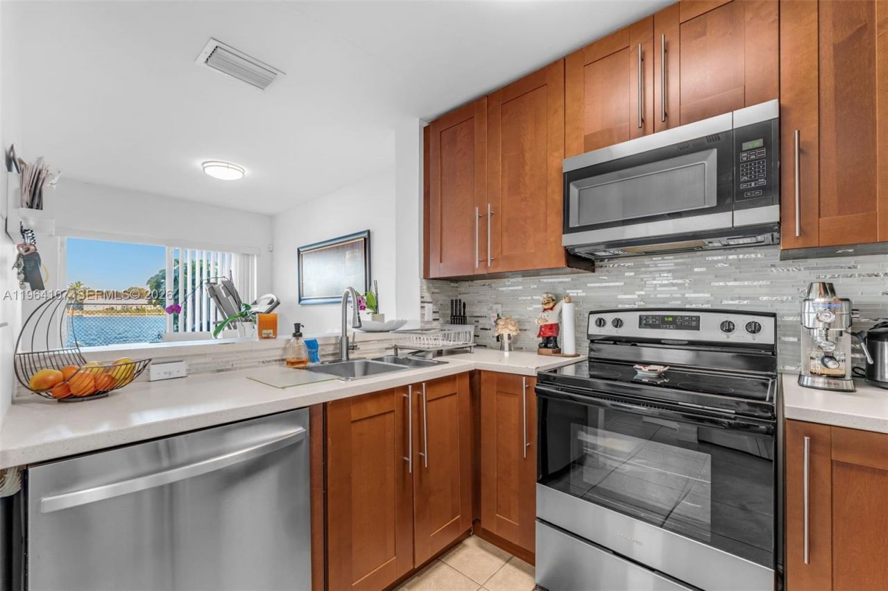 17501 SW 140th Ct, Miami, FL 33177 Photo