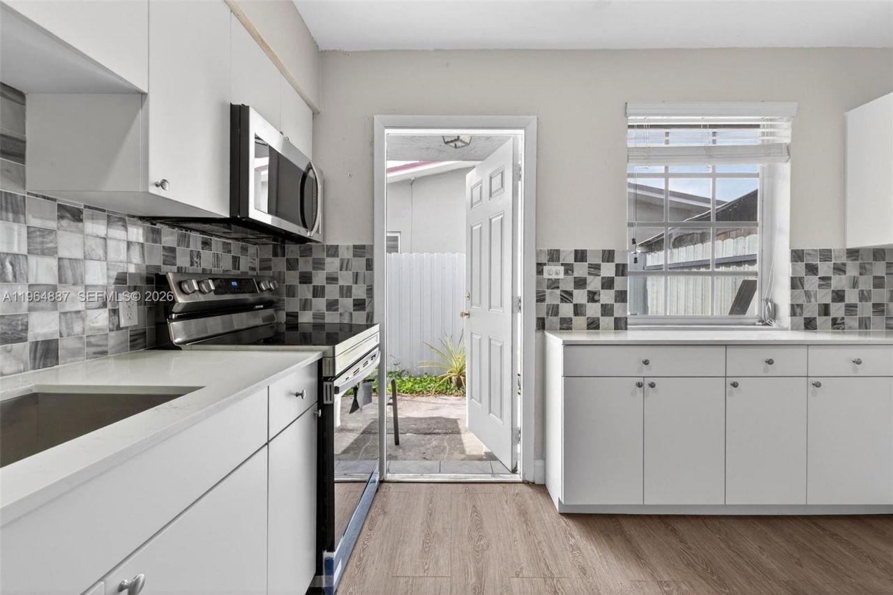 11441 SW 2nd St, Unit 11441, Sweetwater, FL 33174 Photo