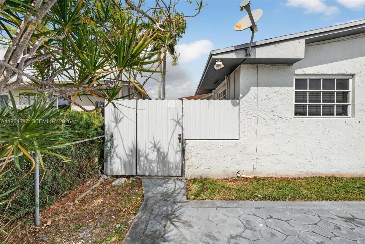 11441 SW 2nd St, Unit 11441, Sweetwater, FL 33174 Photo