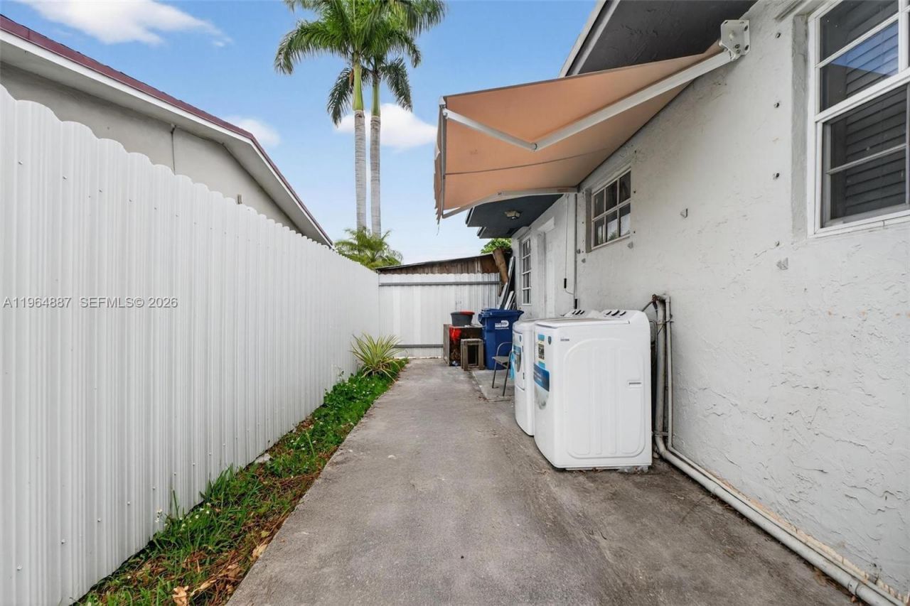 11441 SW 2nd St, Unit 11441, Sweetwater, FL 33174 Photo