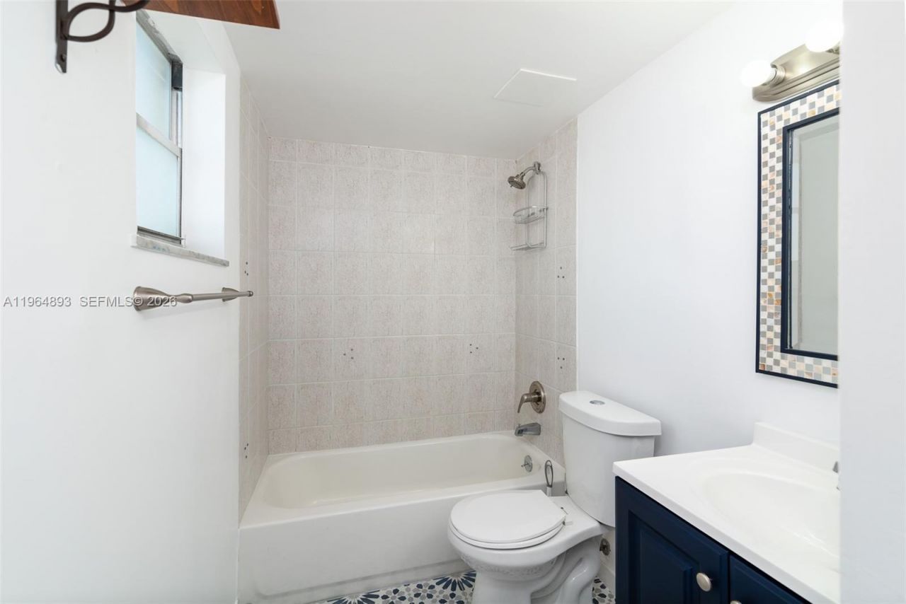 1933 SW 7th St, Unit 403, Miami, FL 33135 Photo