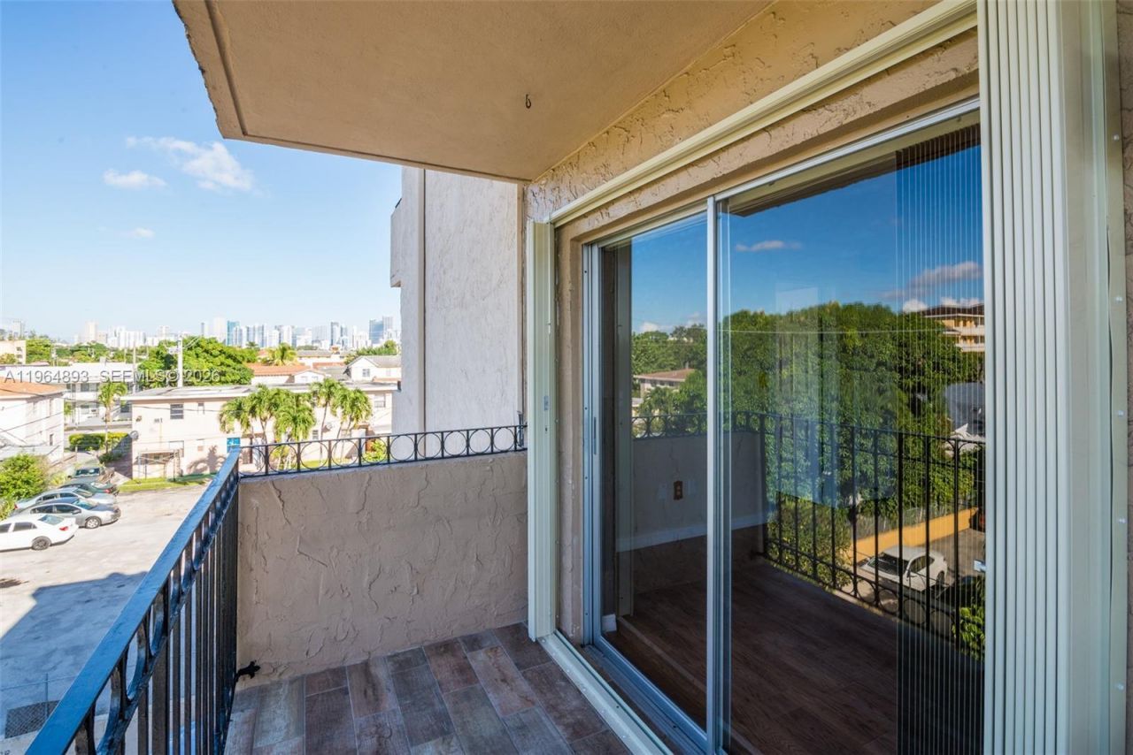 1933 SW 7th St, Unit 403, Miami, FL 33135 Photo