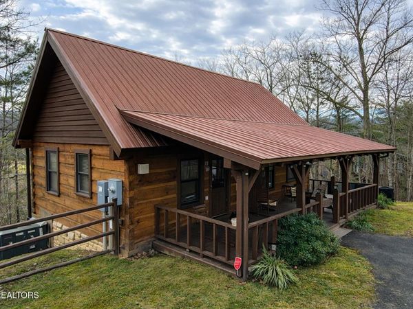 2039 Piney Overlook Lane, Sevierville, TN 37862