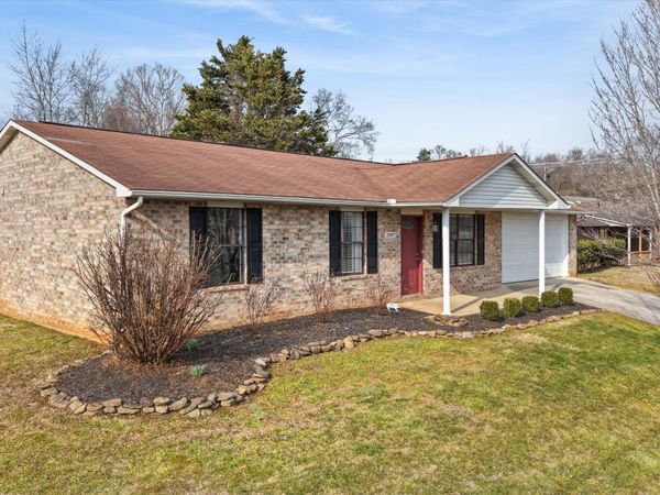 2007 Tuscany Gardens Drive, Powell, TN 37849