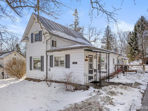 727 E Washington Street, Ionia, MI 48846