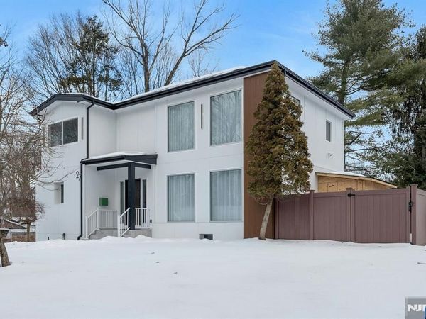 27 Knickerbocker Road, CLOSTER, NJ 07624