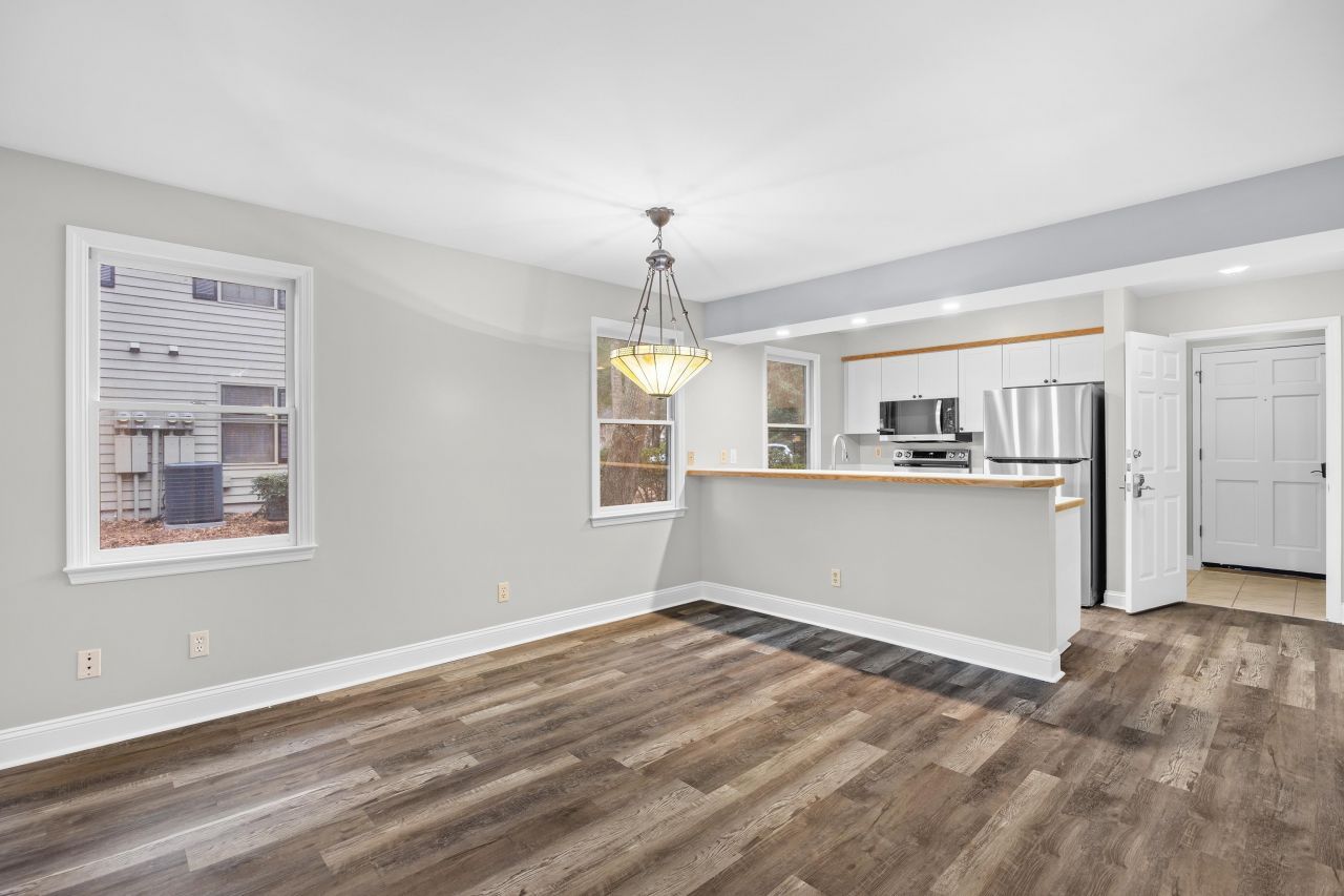 146 Stillwood Dr. Photo 10