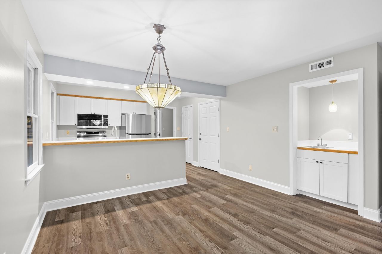 146 Stillwood Dr. Photo 8