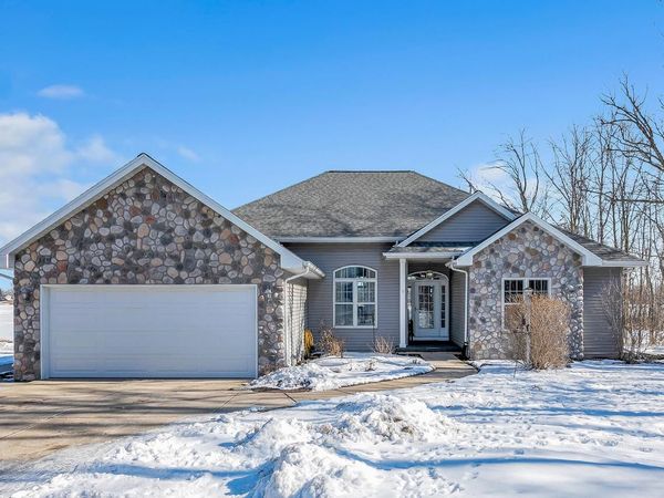 633 S Neumeyer LANE, Brillion, WI 54110
