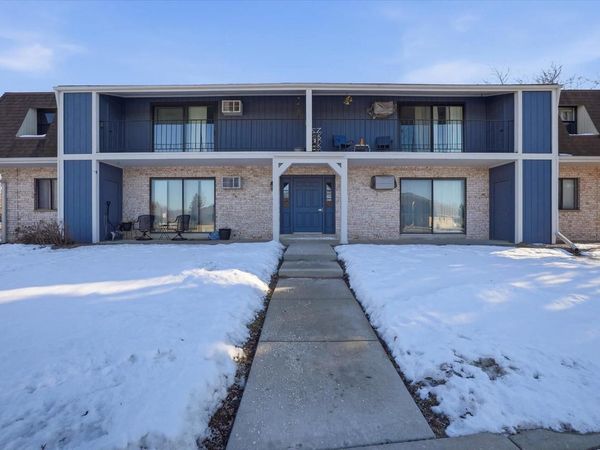 3195 W Mangold AVENUE, Unit D, Greenfield, WI 53221