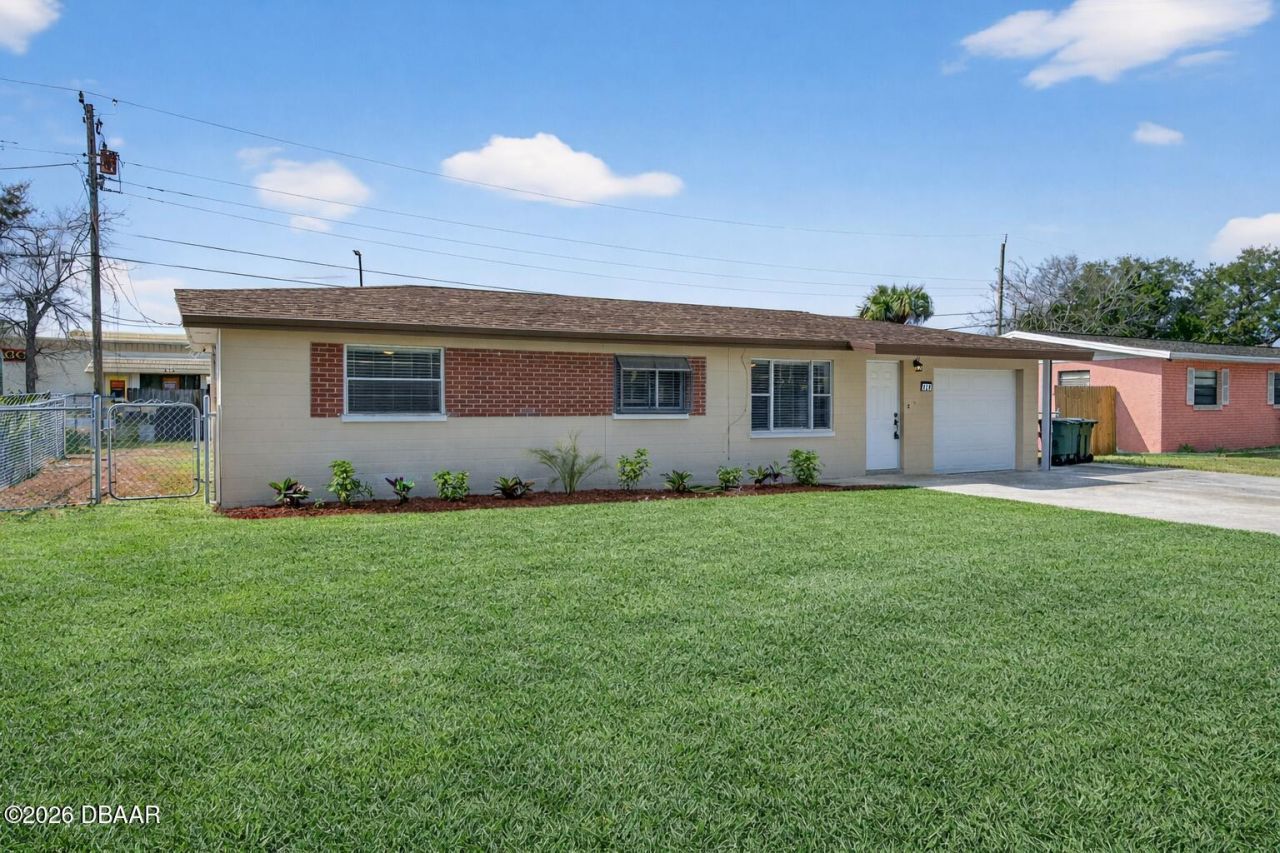 828 White Court, Daytona Beach, FL 32117 Main Photo