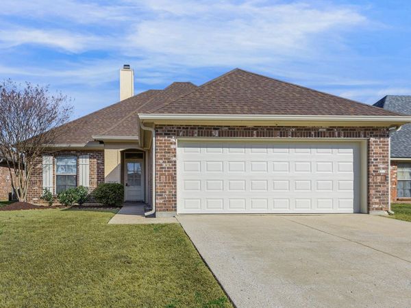 725 Copper Meadows Boulevard , Youngsville, LA 70592