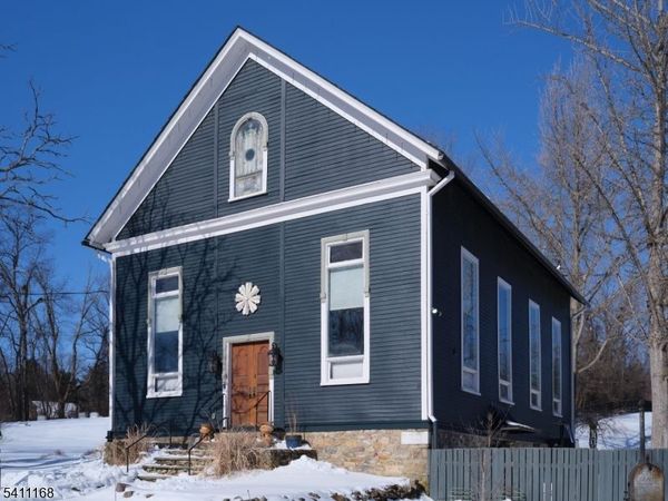 5 Water St, Tewksbury, NJ 08833