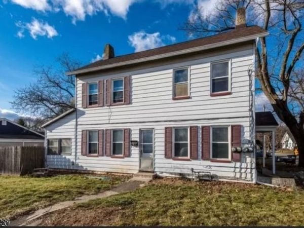 5 Park Sq, Lopatcong, NJ 08865