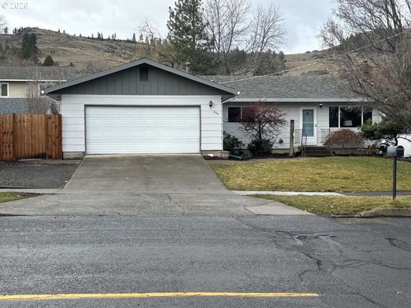 404 2ND ST, La Grande, OR 97850