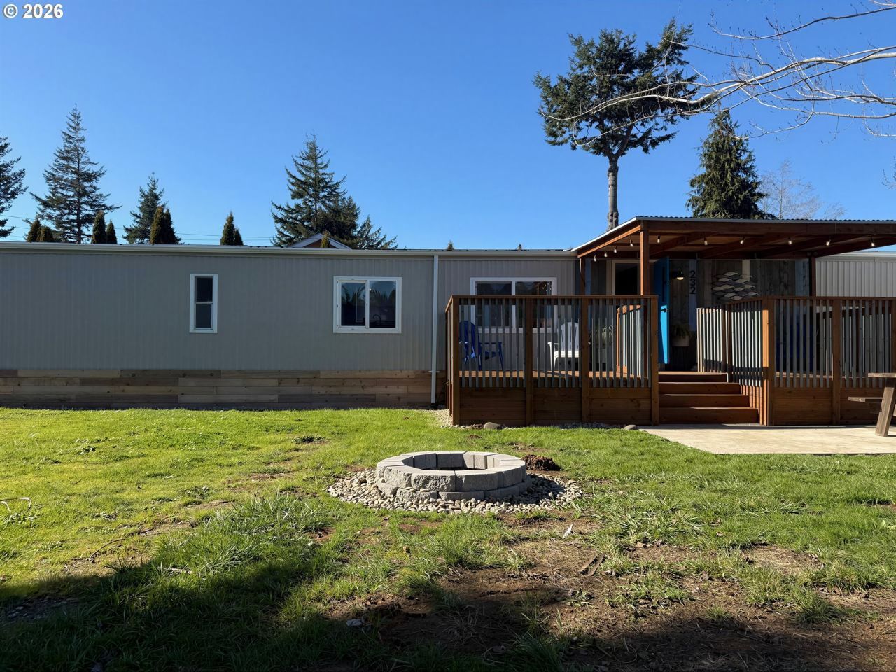 232 NE Ohio Ave, Bandon, OR 97411 Main Photo