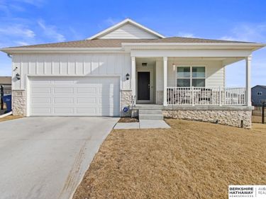 11617 S 191 Avenue, Gretna, NE 68028