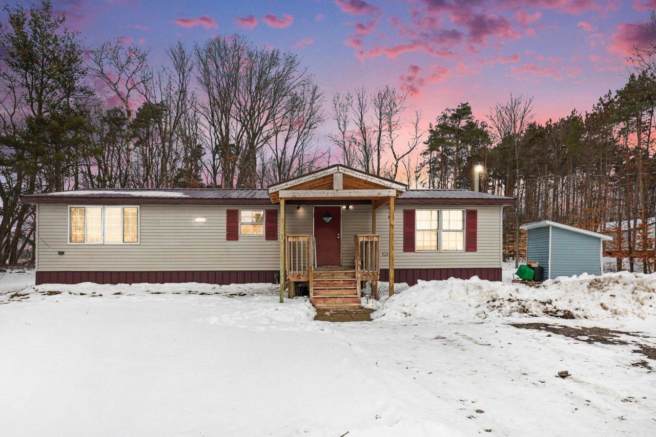 11817 21 Mile Road Ne, Sand Lake, MI 49343 Main Photo