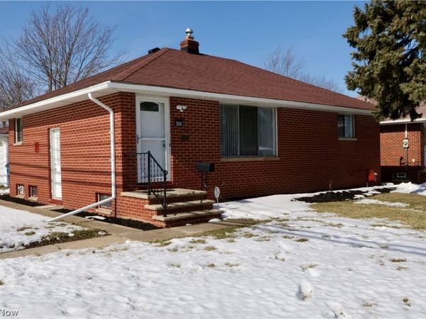 390 Lynne Drive, Sheffield Village, OH 44054