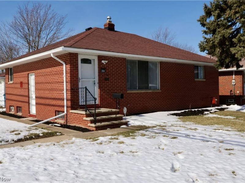 390 Lynne Drive, Sheffield Village, OH 44054 Photo 1