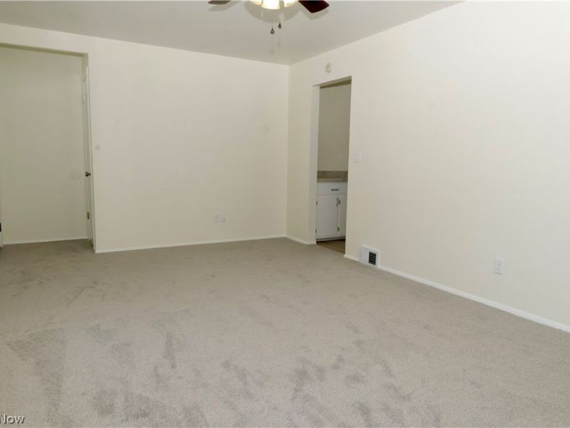 390 Lynne Drive, Sheffield Village, OH 44054 Photo 12