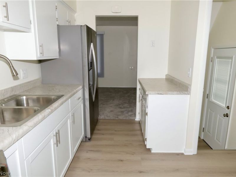 390 Lynne Drive, Sheffield Village, OH 44054 Photo 8