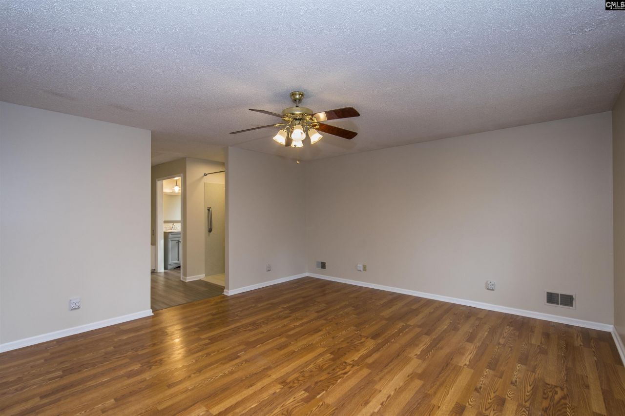 1304 Country Squire Drive Photo 13