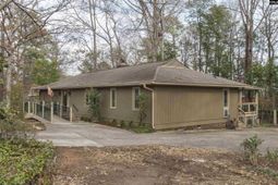 1304 Country Squire Drive photo 4