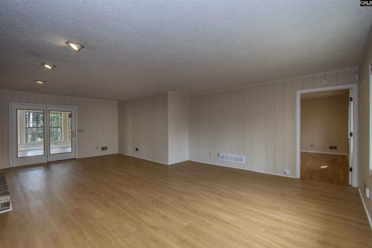 1304 Country Squire Drive Photo 5