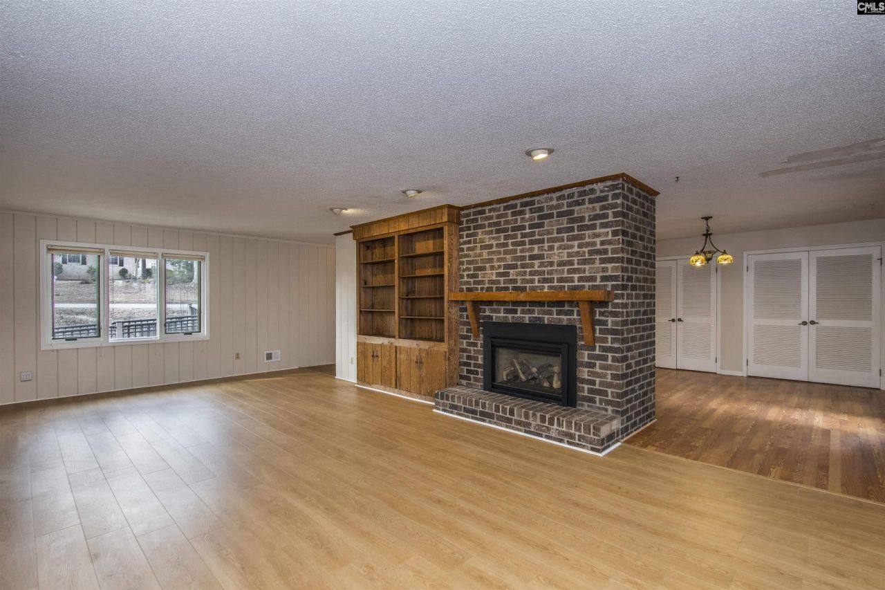 1304 Country Squire Drive Photo 6