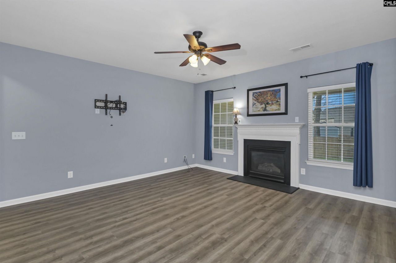 210 Hearthwood Circle  Photo 11