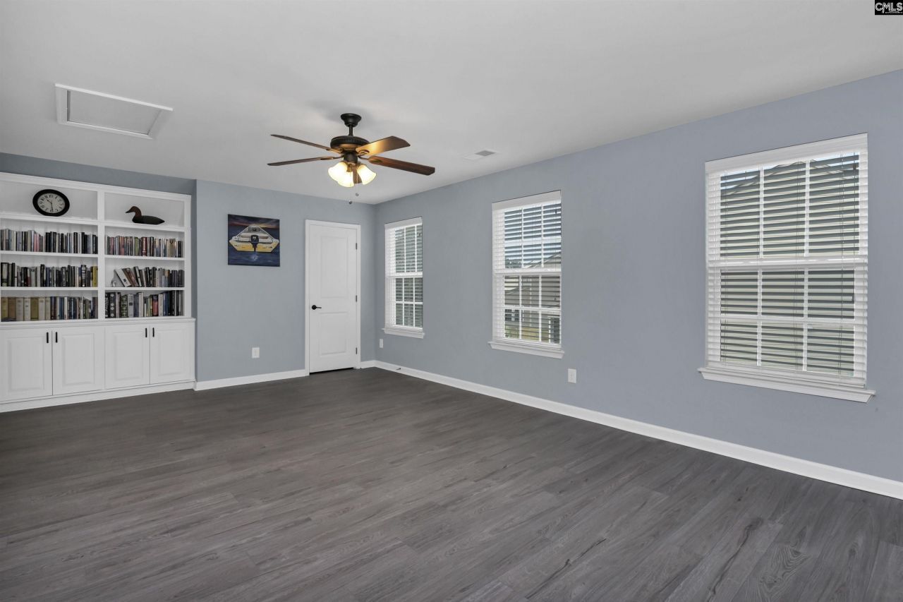 210 Hearthwood Circle Photo 32