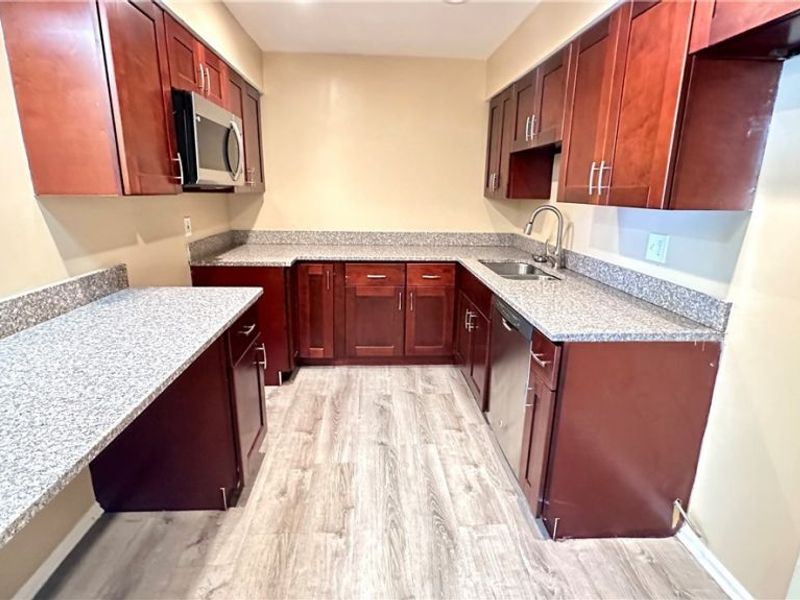 24 Washington Square, Unit 15, Euclid, OH 44143 Photo 3