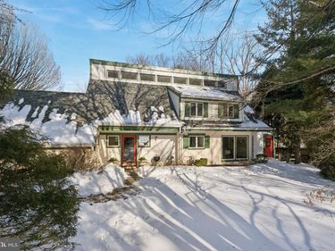 201 RAWLES RUN LANE, BRYN MAWR, PA 19010