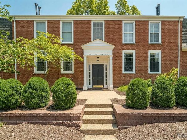 1120 S Mason , St Louis, MO 63131