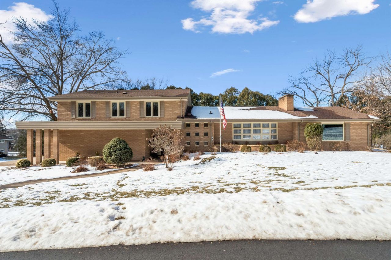 965 Indian Ridge Ridge, Dubuque, IA 52003 Main Photo